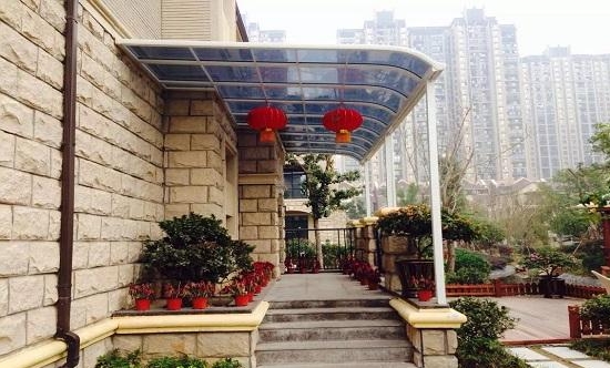 耐力板厂家介绍：玻璃雨棚与耐力板雨棚的区别有哪些？已推荐